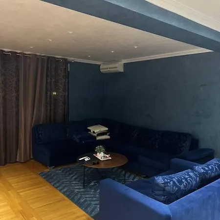 Flat In * Μπούντβα